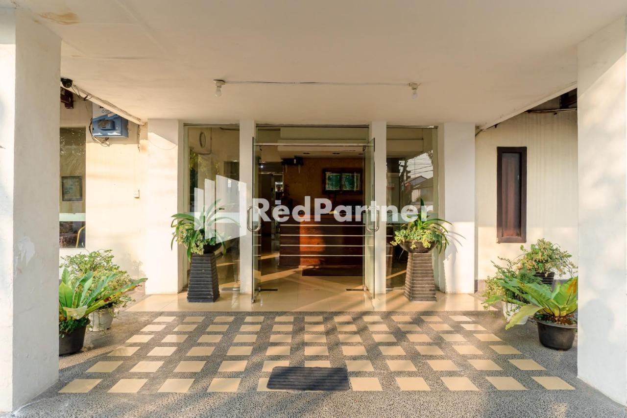 Cherry Pink Hotel Medan Mitra Reddoorz Esterno foto