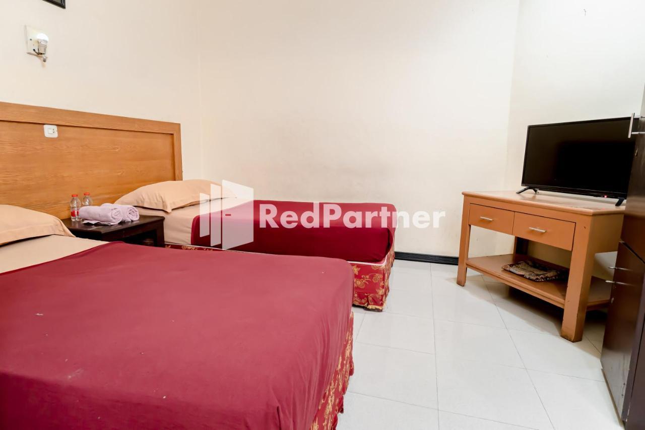 Cherry Pink Hotel Medan Mitra Reddoorz Esterno foto