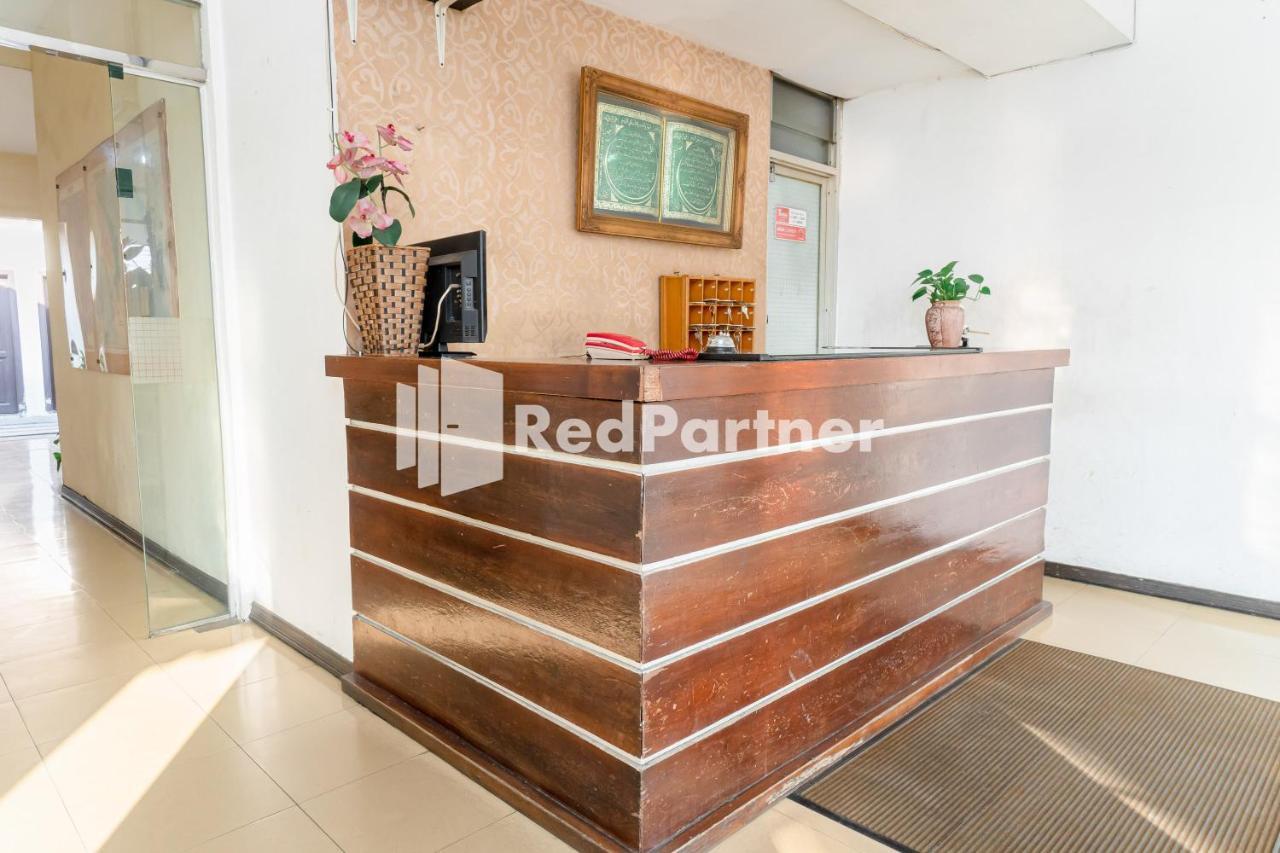 Cherry Pink Hotel Medan Mitra Reddoorz Esterno foto