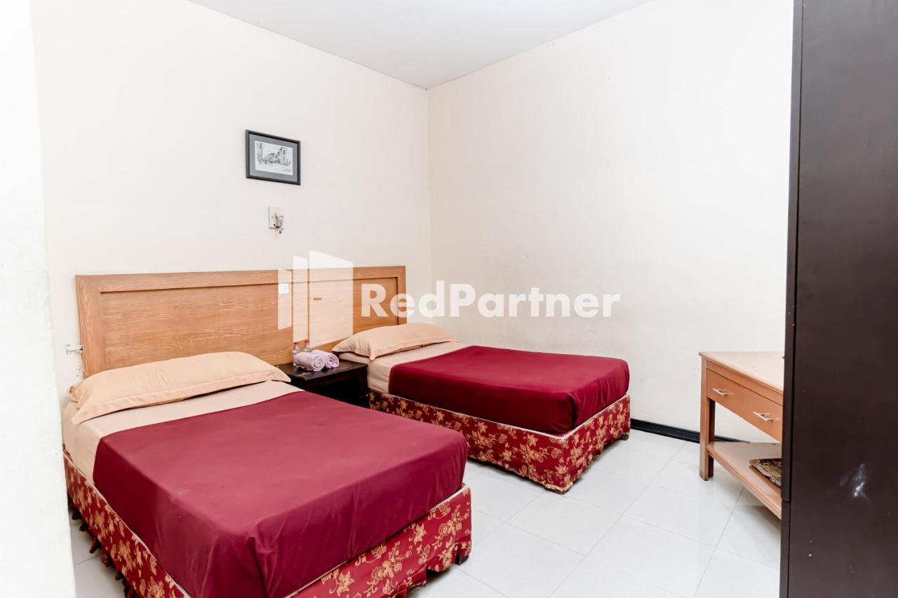 Cherry Pink Hotel Medan Mitra Reddoorz Esterno foto