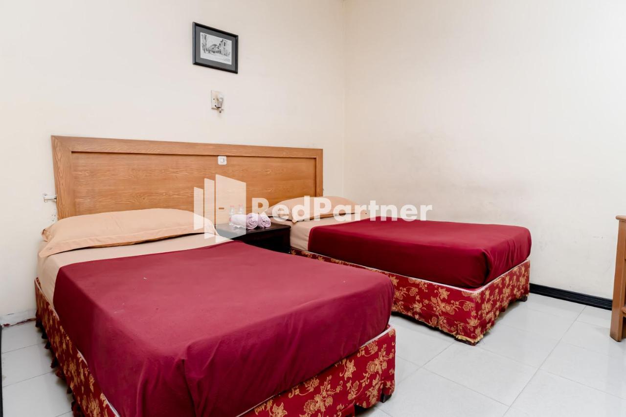 Cherry Pink Hotel Medan Mitra Reddoorz Esterno foto
