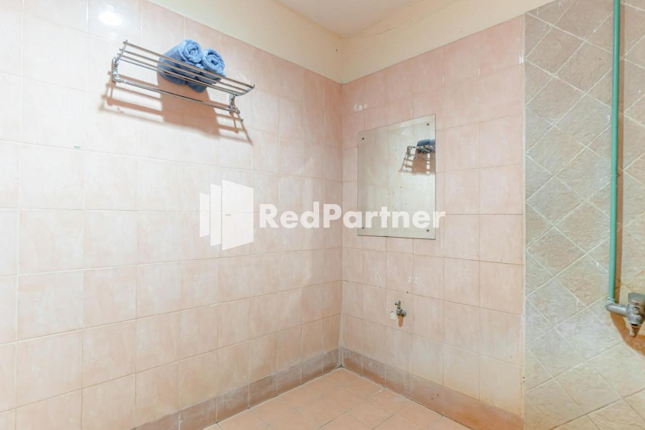 Cherry Pink Hotel Medan Mitra Reddoorz Esterno foto
