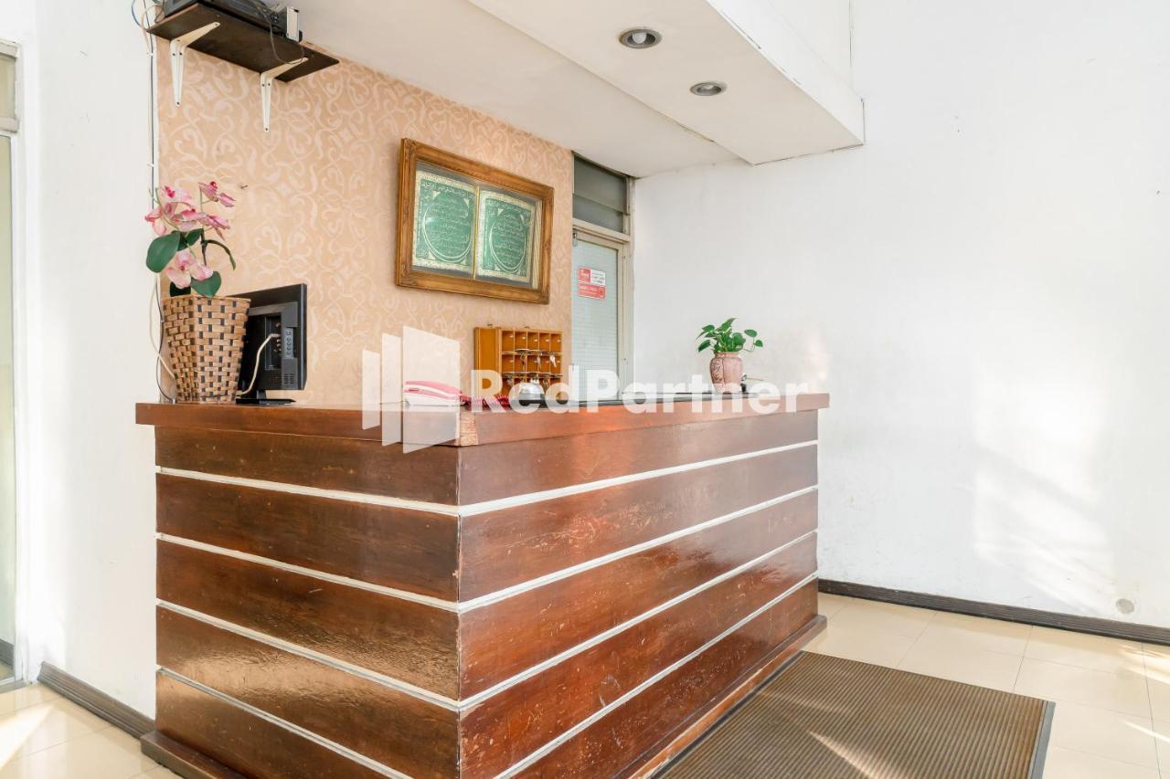 Cherry Pink Hotel Medan Mitra Reddoorz Esterno foto