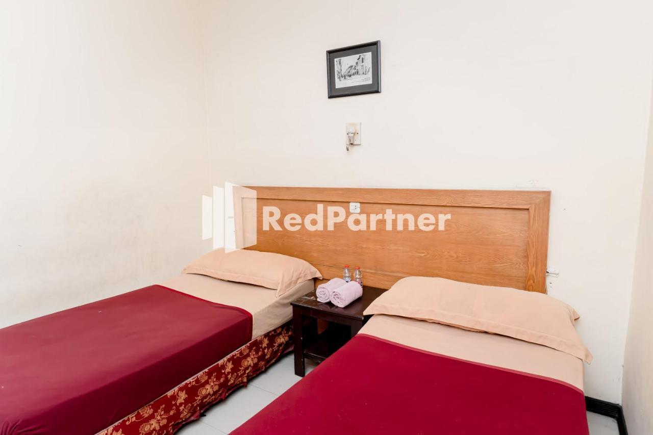 Cherry Pink Hotel Medan Mitra Reddoorz Esterno foto