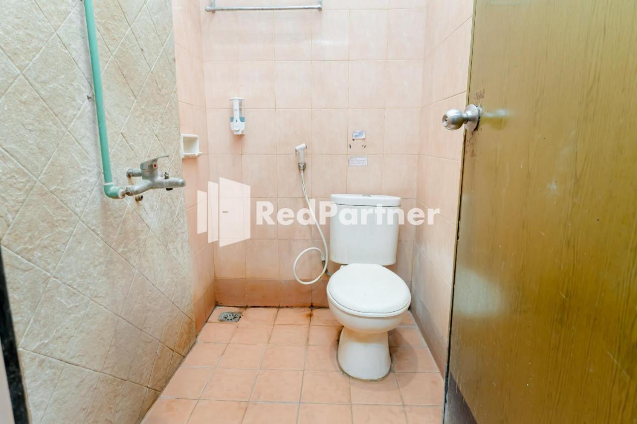 Cherry Pink Hotel Medan Mitra Reddoorz Esterno foto