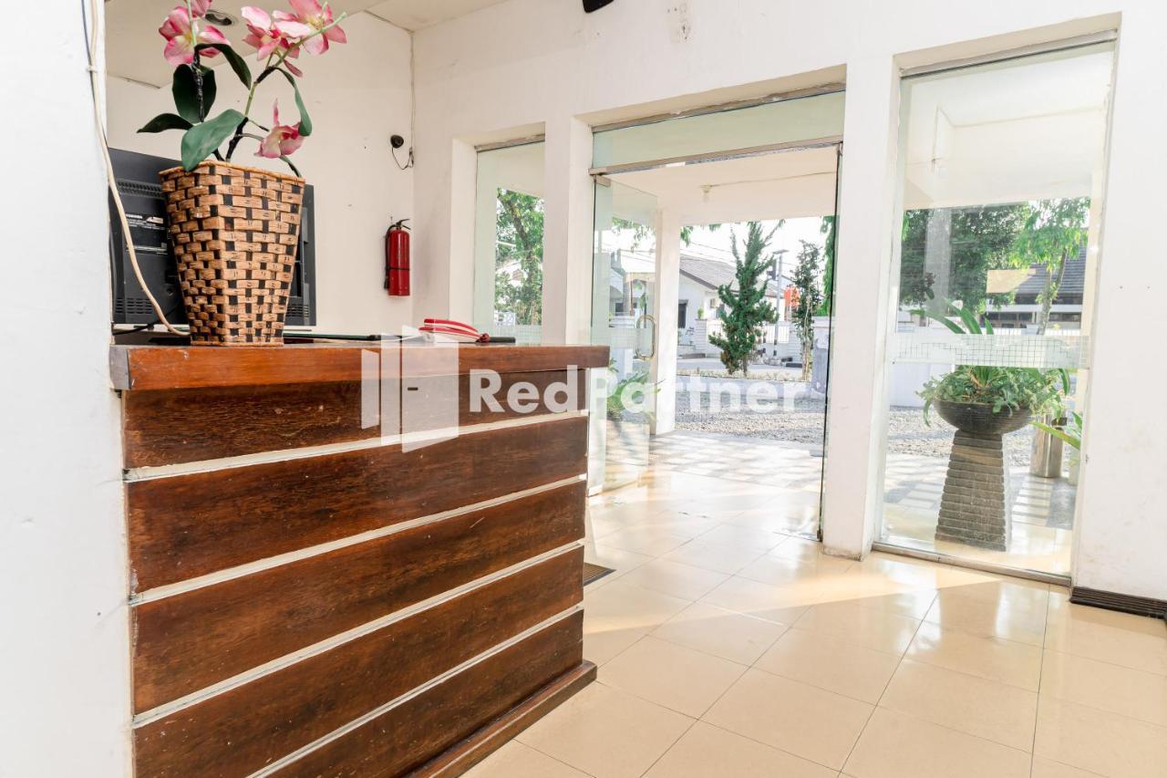 Cherry Pink Hotel Medan Mitra Reddoorz Esterno foto