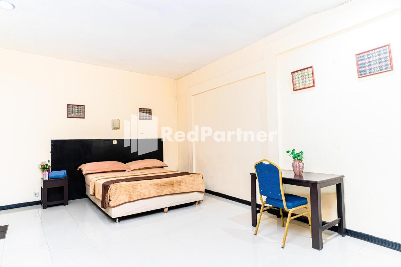 Cherry Pink Hotel Medan Mitra Reddoorz Esterno foto
